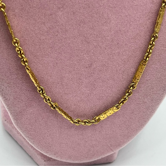 Vintage unique Classic Gold tone Chain Necklace - Picture 3 of 6